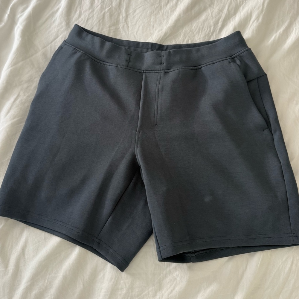 Lululemon Athletica Oil Grey 7” Shorts